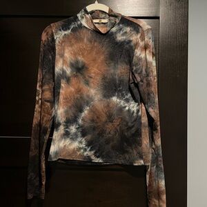 Buckle Tie-Dye Turtleneck